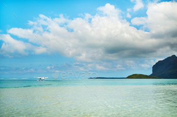 ギョレメ25.05.2019トルコ。カッパドキアの素晴らしい岩の上を飛ぶ熱気球 / Photodune, Misc