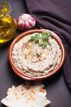 Baba ganoush, Eastern Levantine cuisine in a plate / Photodune, Misc