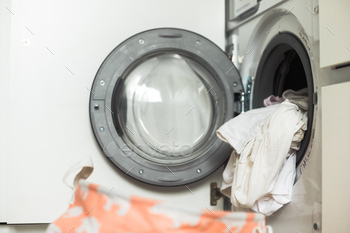 Washing machine full of dirty clothes, closeup / Photodune, Misc
