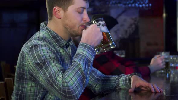 Guy Cheers at the Pub