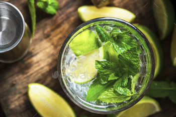 Top View on Mojito Glas Garnish with Lime and Mint / Photodune, Misc