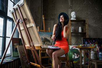 Woman painting / Photodune, Misc