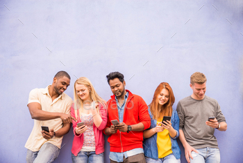 Friends with smartphones / Photodune, Misc