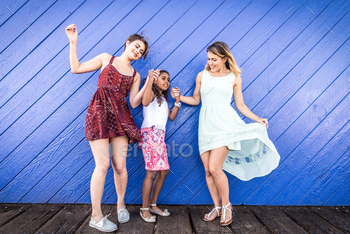 Lebians mothers with adopted daughter / Photodune, Misc