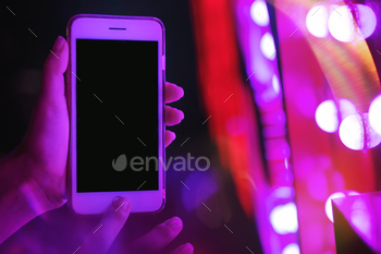 Woman's hand showing smartphone / Photodune, Misc