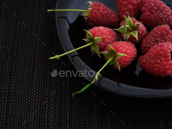 Ripe red raspberries in a bowl / Photodune, Misc