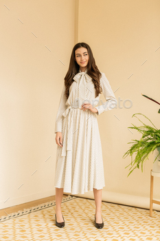 秋の春の服を着ている若い美しい女性のファッションの肖像画。 / Photodune, Misc