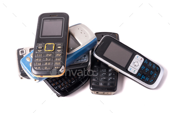 白い背景の上の古くて時代遅れの携帯電話。 / Photodune, Misc