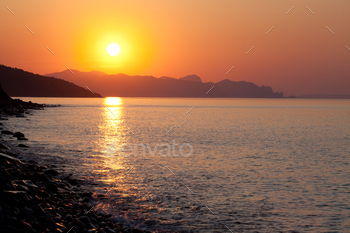 穏やかな海の太陽の風光明媚な風景 / Photodune, Misc