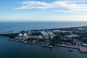 Oil depot / Photodune, Misc