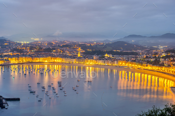 The famous La Concha beach in San Sebastian / Photodune, Misc