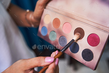 Focused photo on palette being in hand / Photodune, Misc