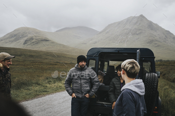 Friends on a road trip in the Highlands / Photodune, Misc