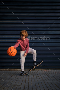 Little skater playing basketball on street / Photodune, Misc