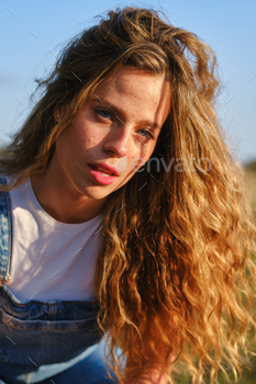 Attractive woman spending time in sunny nature / Photodune, Misc