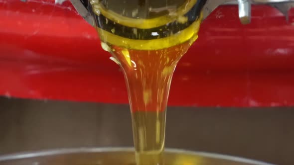 Honey flow from honey extractor