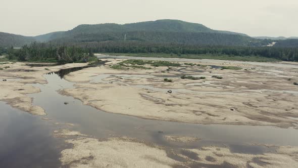 4K Salmon river going upstream - Drone flying seq 001/005