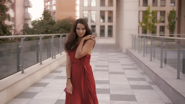 Fashion Woman in on City Street