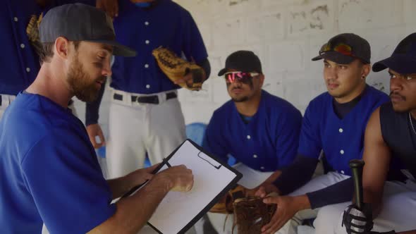 Baseball players preparing the match