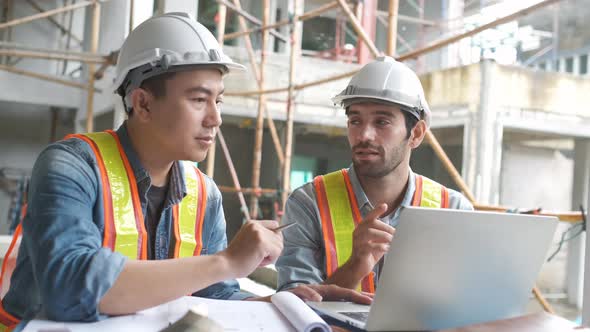 Team onsite of architecture inspector and discuss together