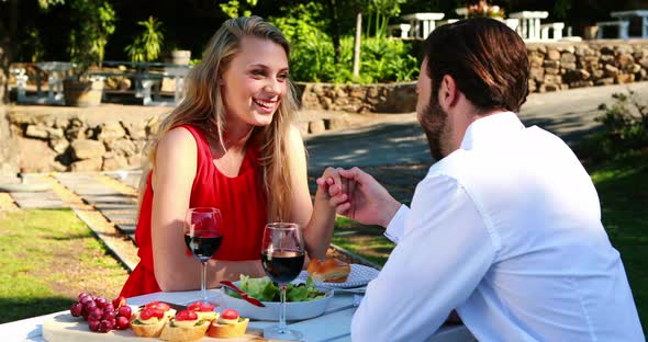 Couple romancing in outdoor restaurant 4k