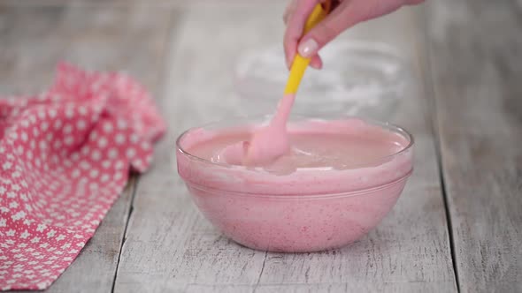 Confectioner Mixing Berry Mousse for Cake