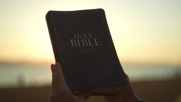 Bible Abstract 4K