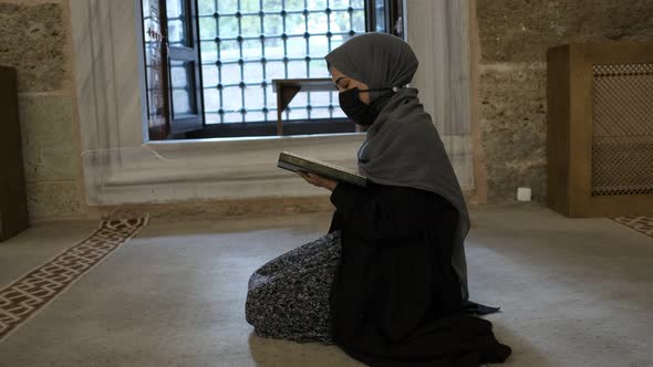 Hijab Girl Reading Koran Historical Mosque