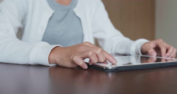 Woman use of tablet computer