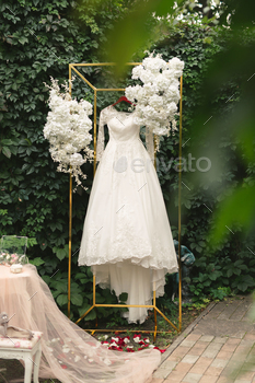 rs, tulle on the street. The fees of the bride. Morning of the bride