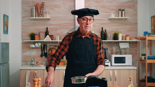 Using Metallic Sieve While Cooking Live