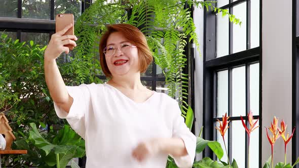 Elderly Asian women taking selfies with smartphones