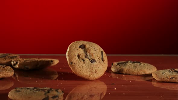 Cookies falling and bouncing in ultra slow motion 1500fps - reflective surface - COOKIES PHANTOM 