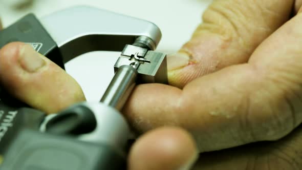 Measurment of precision metal parts using a micrometer