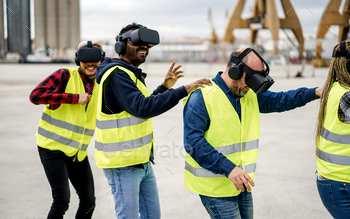  reality headsets at Freight Terminal Port – Focus on right man goggles
