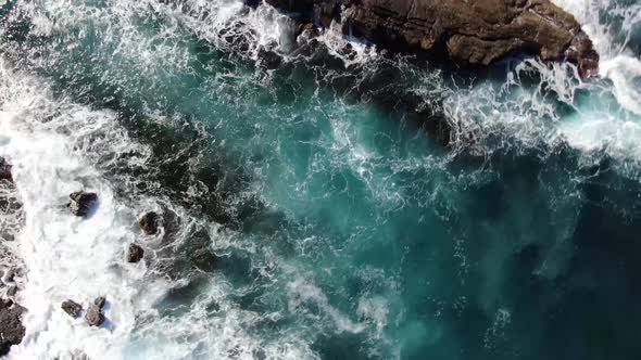 Crashing Waves on Rocks