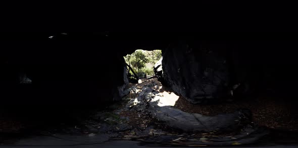 VR360 Sun Rays in Big Cave