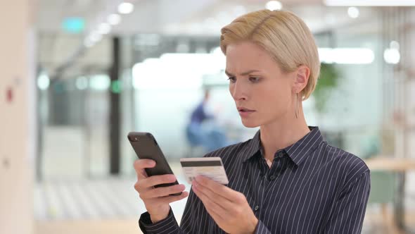 Unsuccessful Online Payment on Smartphone By Businesswoman 