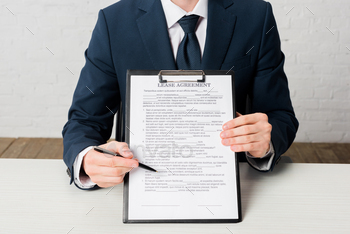 se agreement lettering on document