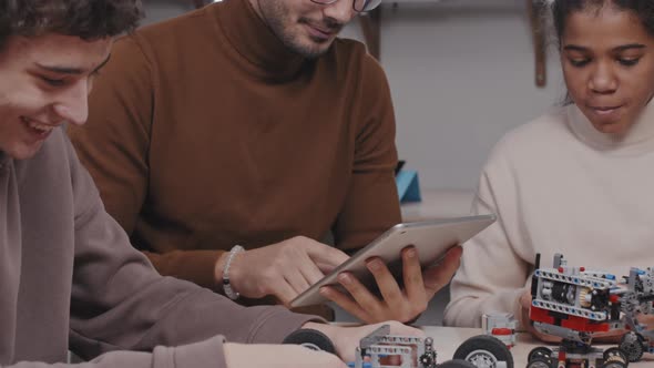 Young Robotics Teacher At Work alt