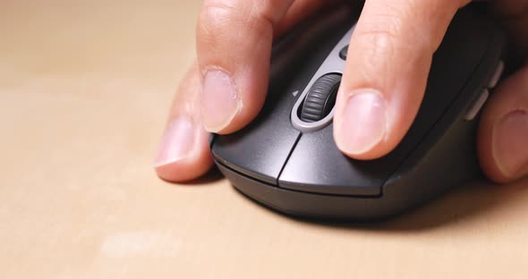 Man use of computer mouse