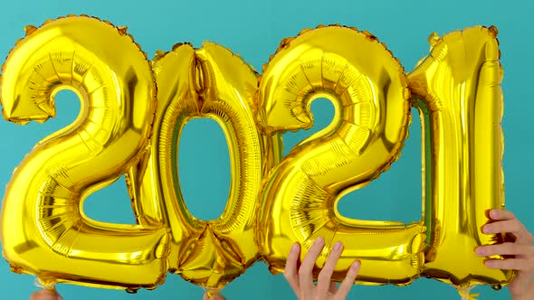 Gold Foil Number 2020 Celebration Balloon