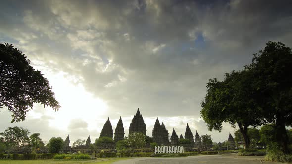 Timelapse of the prambanan temple, yogyakarta. time lapse temple