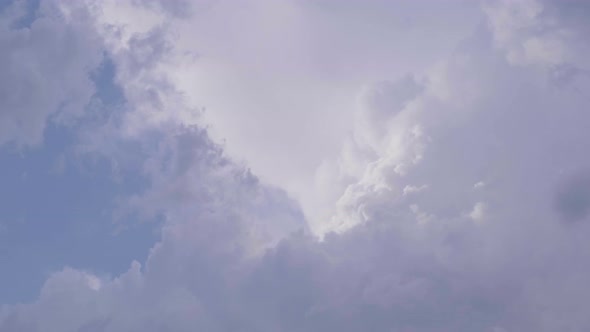 Dense Clouds In The Sky 4 K alt