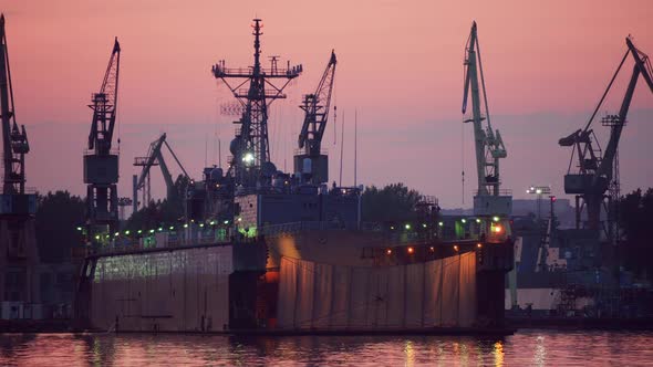 Night work in the ports of Gdynia - loading, unloading, repair.