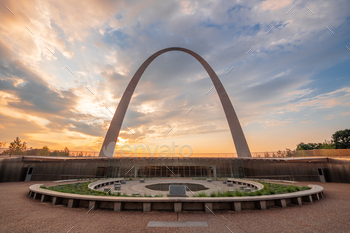 ay Arch and Visitor Center in Gateway Arch National Park at dawn.