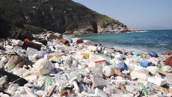 Environmental destruction from plastic waste causes climate change, pollution and climate change, an