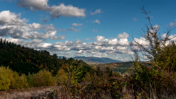 Autumn scenery in the mountains.