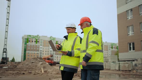 Foreman and Construction Engineer are Discussing Project and Progress of Building Constructing on alt