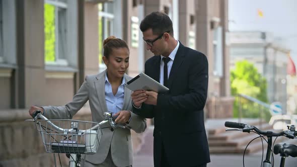 Business On the Move   alt